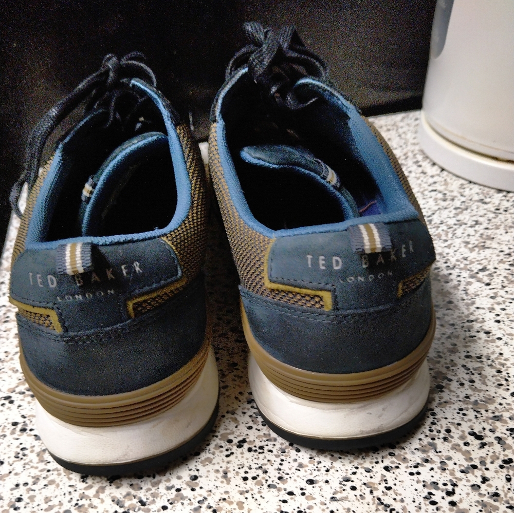 Shoes - Picture 3 of 8